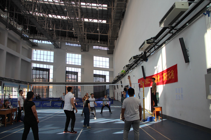 建築設備與環境工程系舉行教職工氣排球比賽